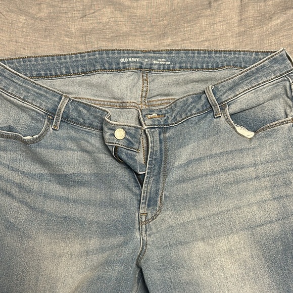 Old Navy Light Wash Jeans Size 16 - Picture 2 of 3